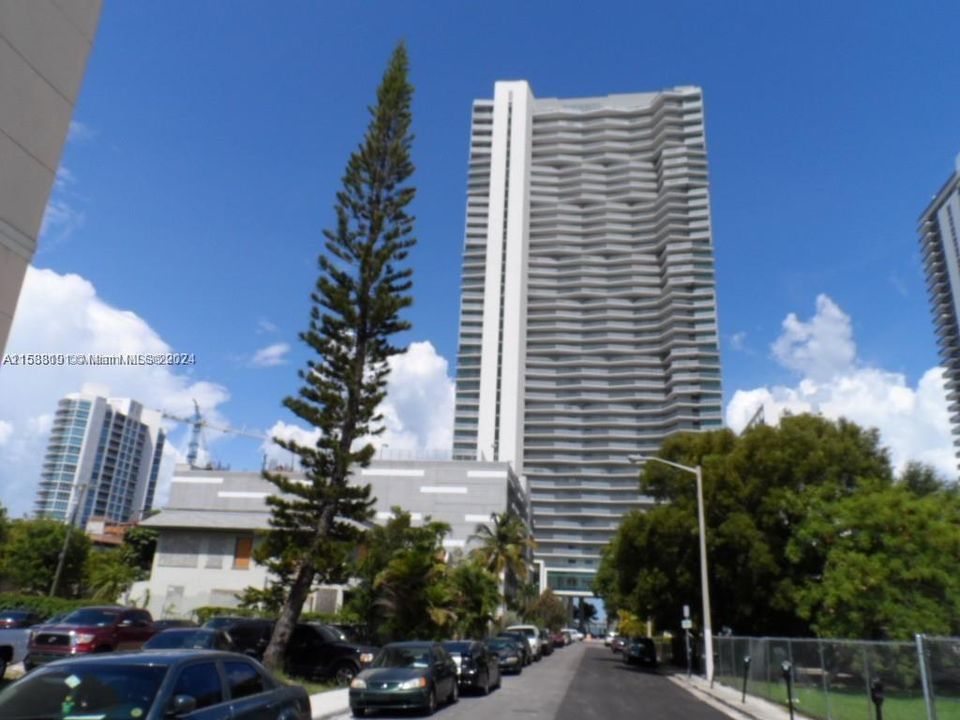 Recently Sold: $649,000 (1 beds, 1 baths, 854 Square Feet)