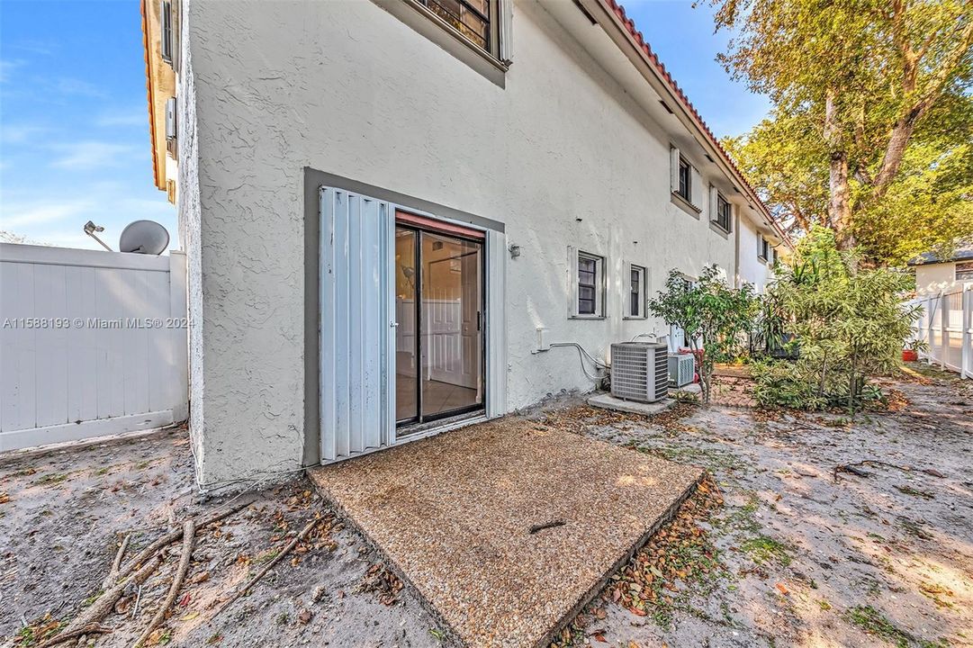 For Sale: $300,000 (3 beds, 2 baths, 1260 Square Feet)
