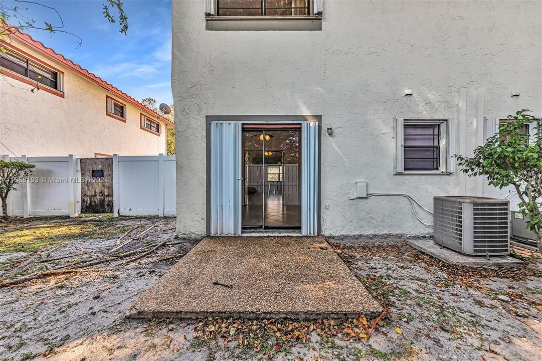 For Sale: $300,000 (3 beds, 2 baths, 1260 Square Feet)