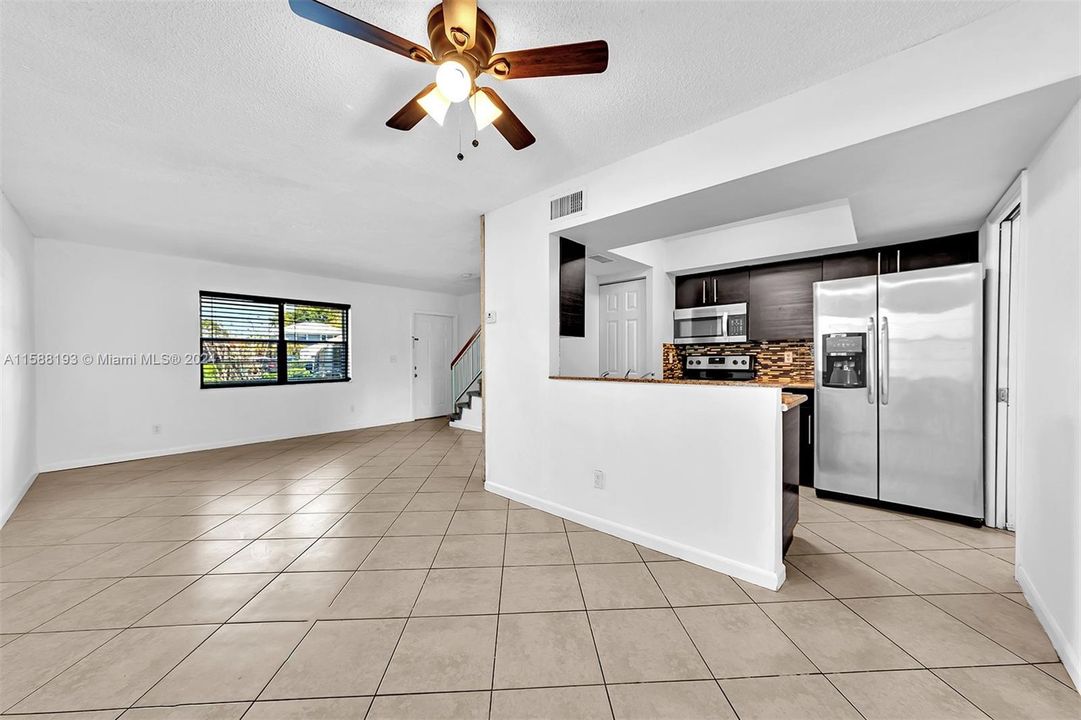 For Sale: $300,000 (3 beds, 2 baths, 1260 Square Feet)