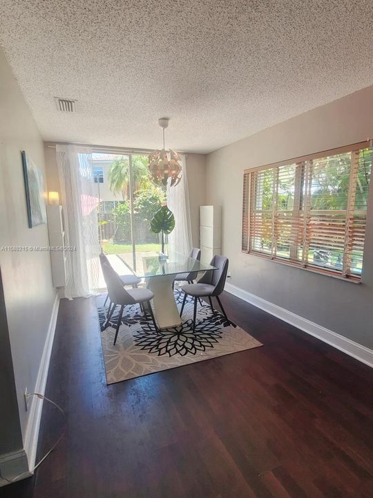 Recently Sold: $540,000 (3 beds, 2 baths, 1491 Square Feet)