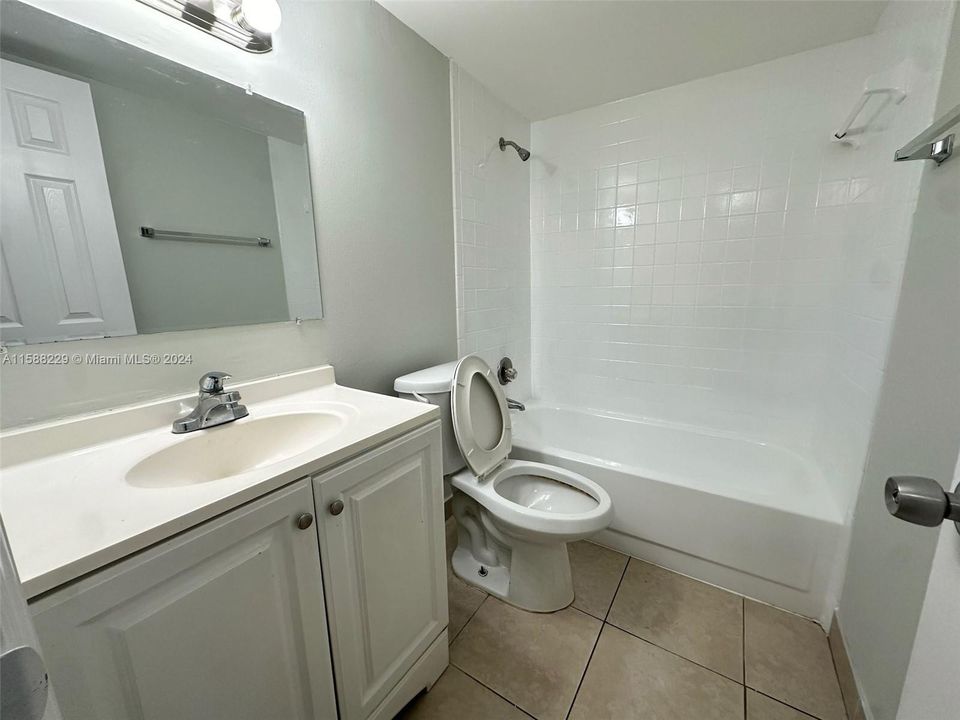 最近租的: $1,750 (2 贝兹, 1 浴室, 590 平方英尺)