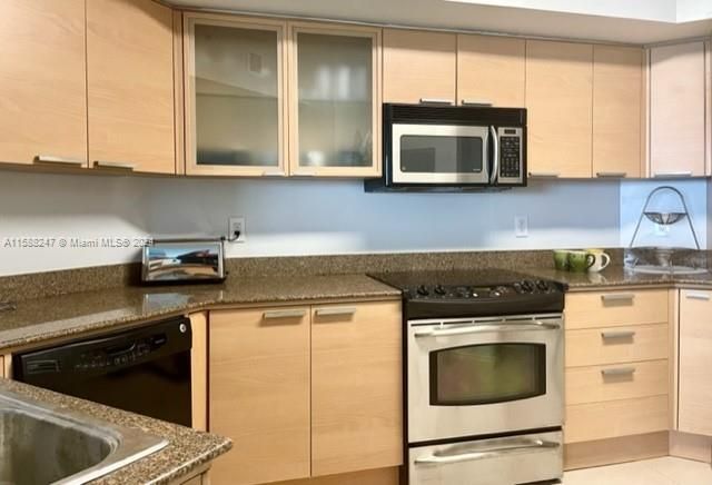 For Rent: $6,000 (2 beds, 2 baths, 1602 Square Feet)