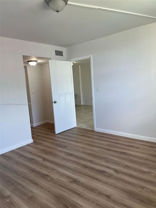 For Sale: $290,000 (2 beds, 2 baths, 935 Square Feet)