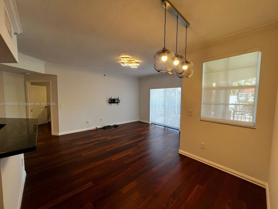 For Rent: $3,190 (2 beds, 2 baths, 1077 Square Feet)