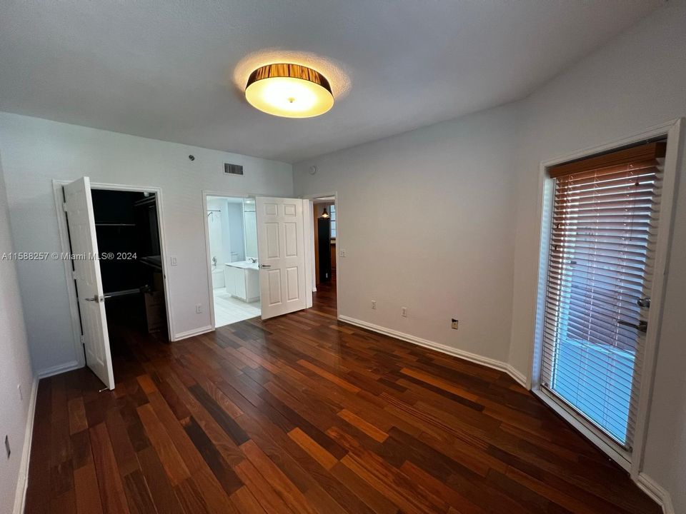 For Rent: $3,190 (2 beds, 2 baths, 1077 Square Feet)