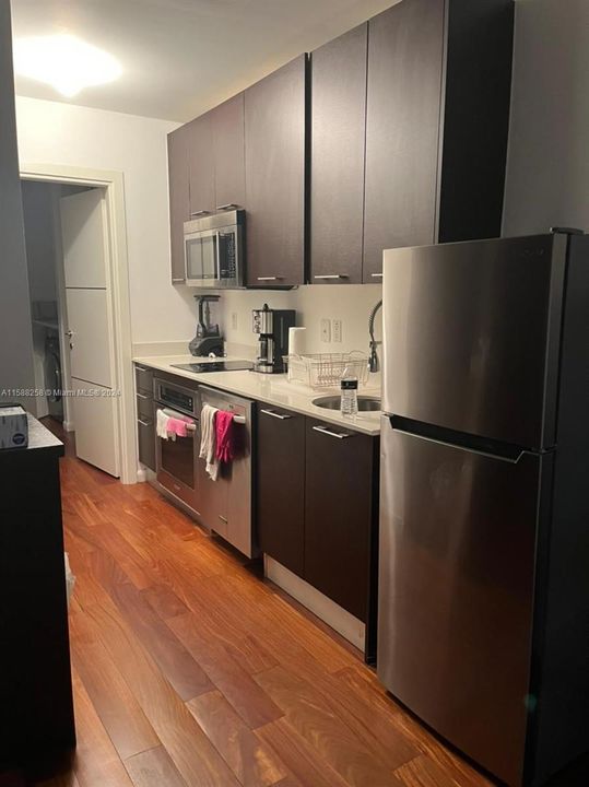 For Sale: $240,000 (1 beds, 1 baths, 436 Square Feet)