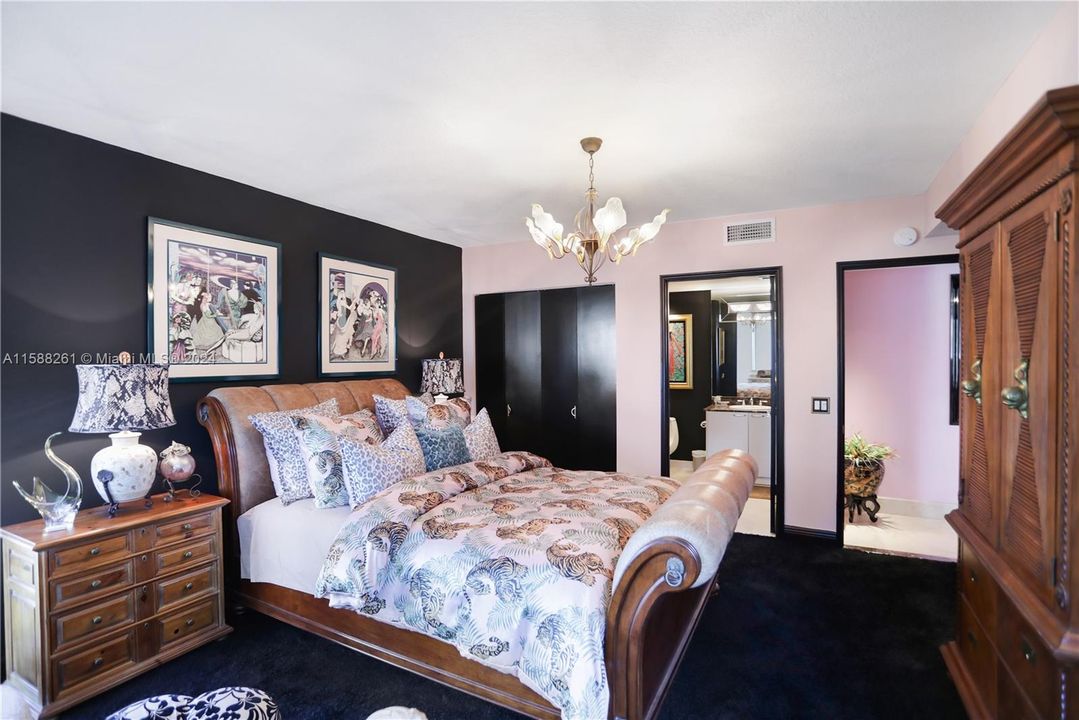 Active With Contract: $1,395,000 (2 beds, 2 baths, 1860 Square Feet)