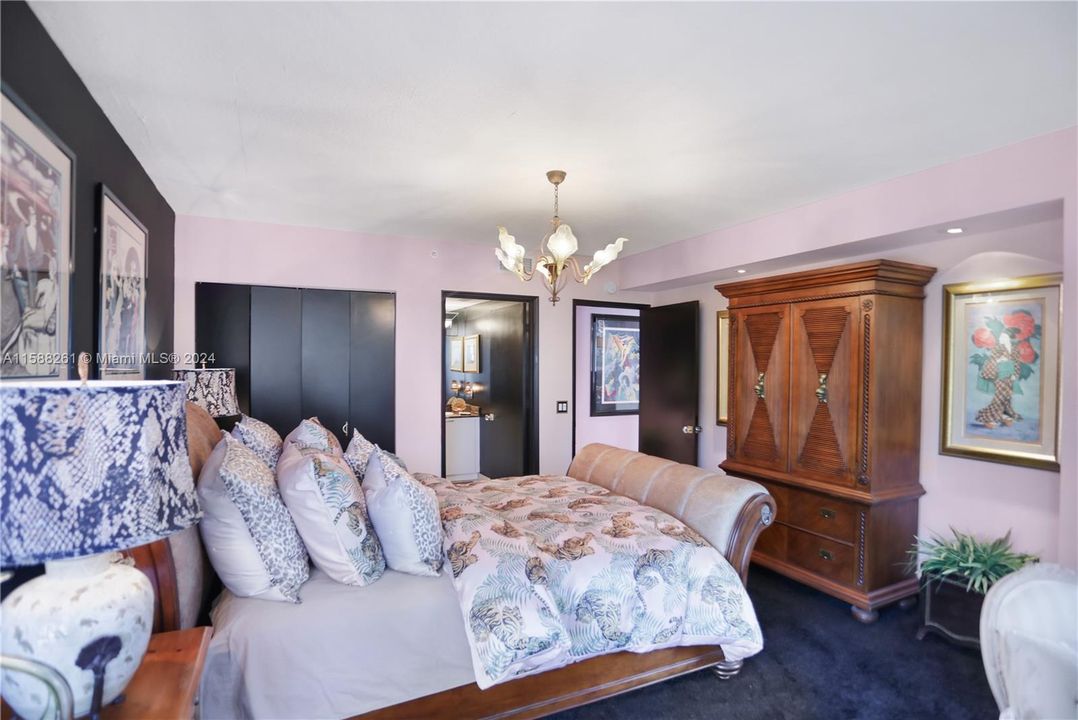 Active With Contract: $1,395,000 (2 beds, 2 baths, 1860 Square Feet)