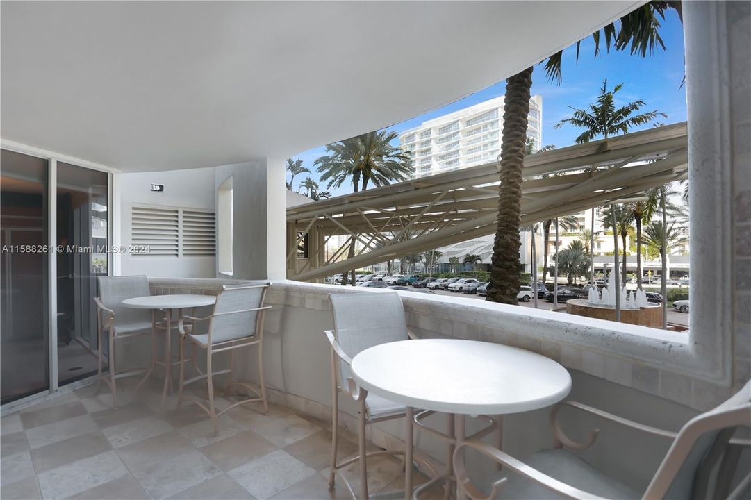 Active With Contract: $1,395,000 (2 beds, 2 baths, 1860 Square Feet)