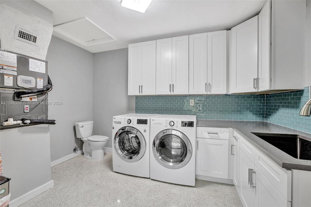 For Rent: $4,250 (2 beds, 2 baths, 1555 Square Feet)