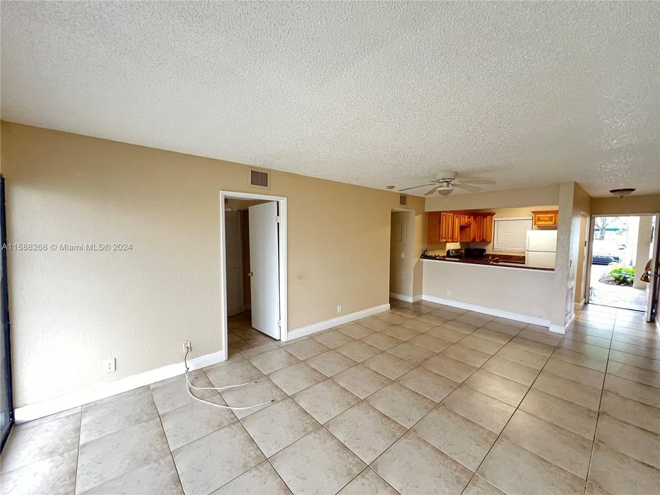 For Rent: $1,900 (2 beds, 2 baths, 904 Square Feet)