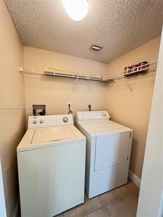 For Rent: $1,900 (2 beds, 2 baths, 904 Square Feet)