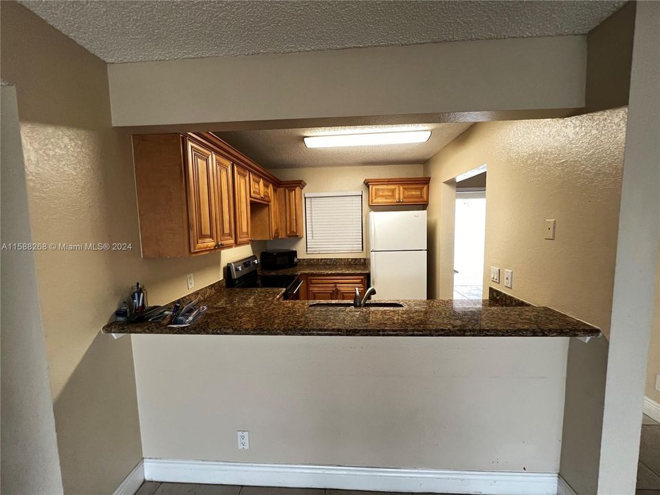 For Rent: $1,900 (2 beds, 2 baths, 904 Square Feet)