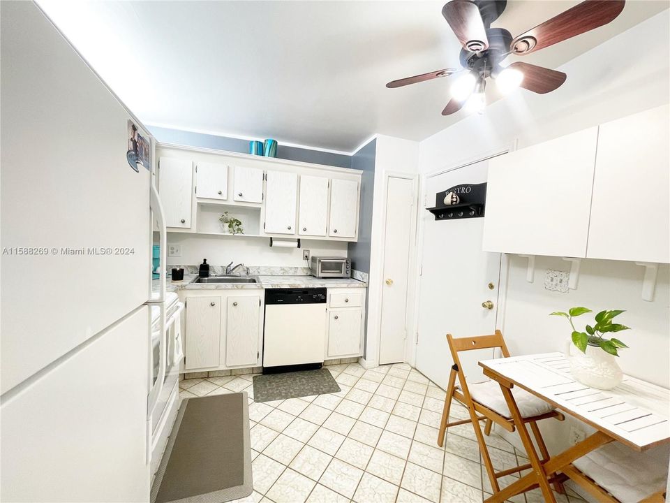 For Sale: $170,000 (2 beds, 2 baths, 1185 Square Feet)