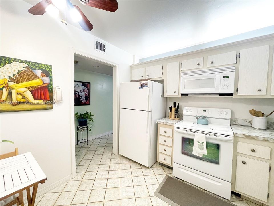 For Sale: $170,000 (2 beds, 2 baths, 1185 Square Feet)