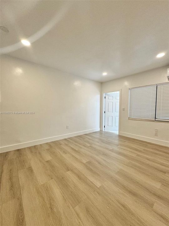 For Rent: $1,700 (1 beds, 1 baths, 750 Square Feet)