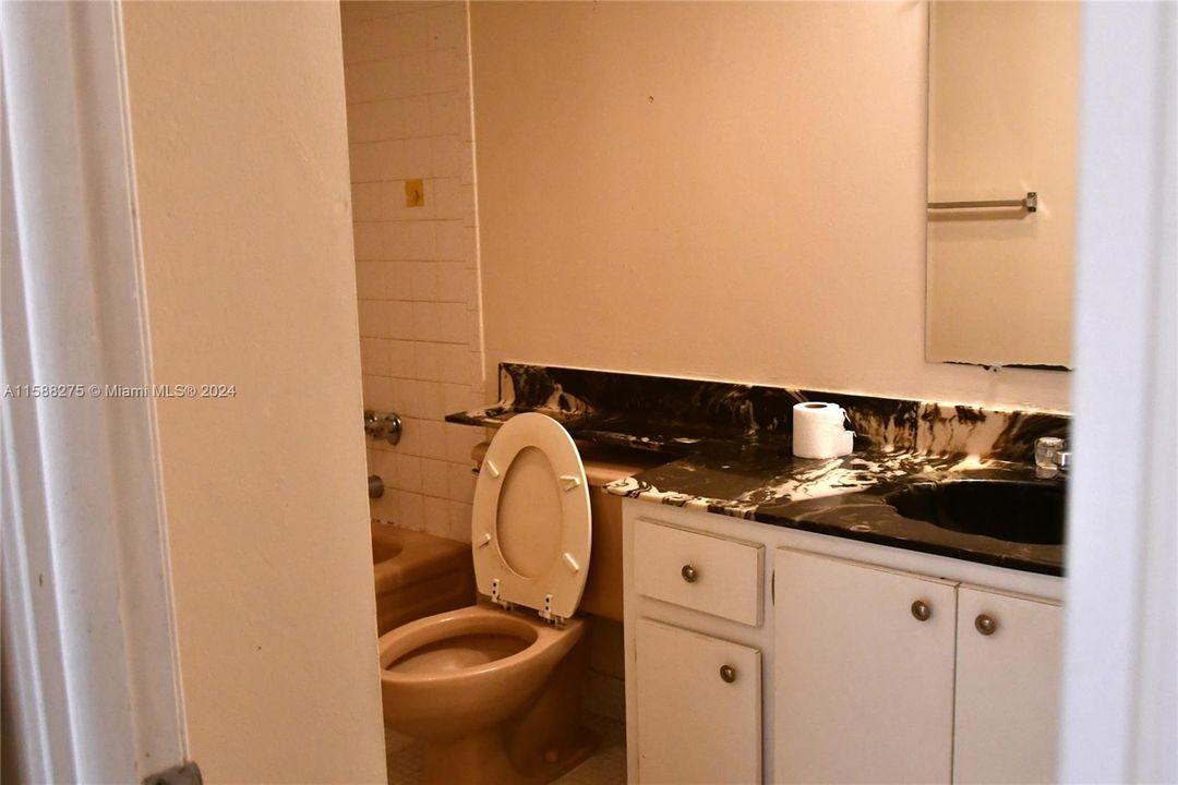 For Rent: $2,000 (1 beds, 1 baths, 1066 Square Feet)