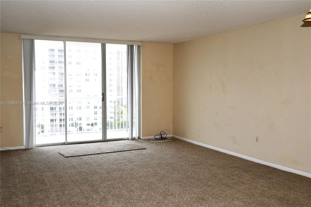 For Rent: $2,000 (1 beds, 1 baths, 1066 Square Feet)