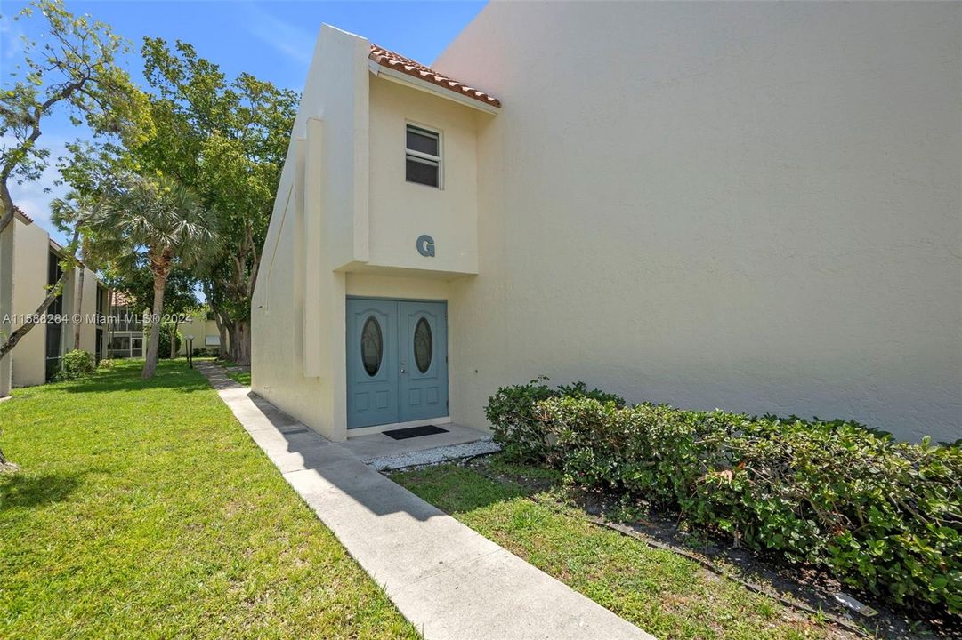 Active With Contract: $167,000 (1 beds, 1 baths, 800 Square Feet)