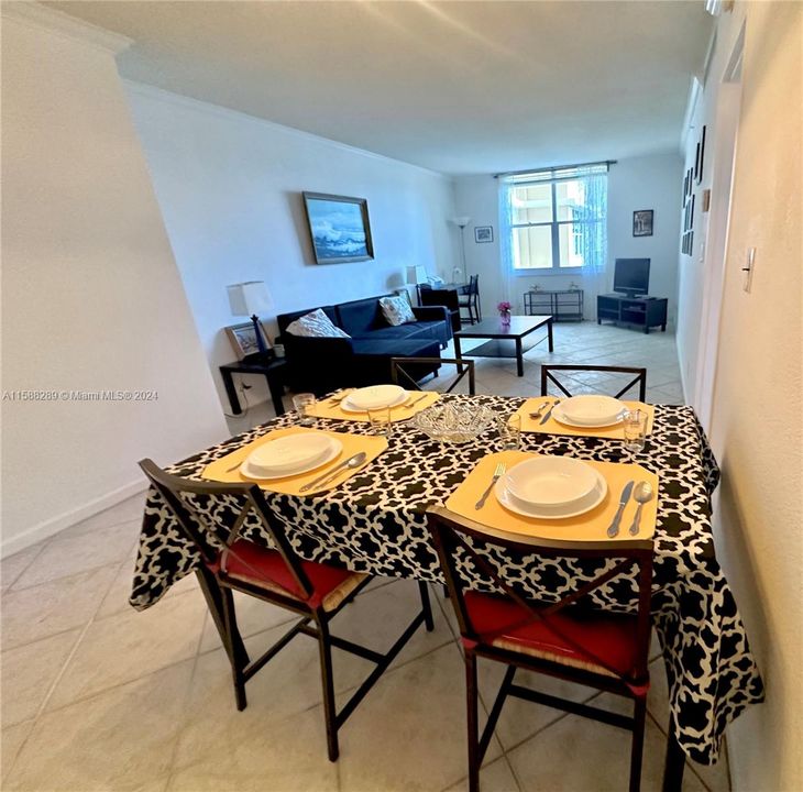 For Sale: $415,000 (1 beds, 1 baths, 835 Square Feet)