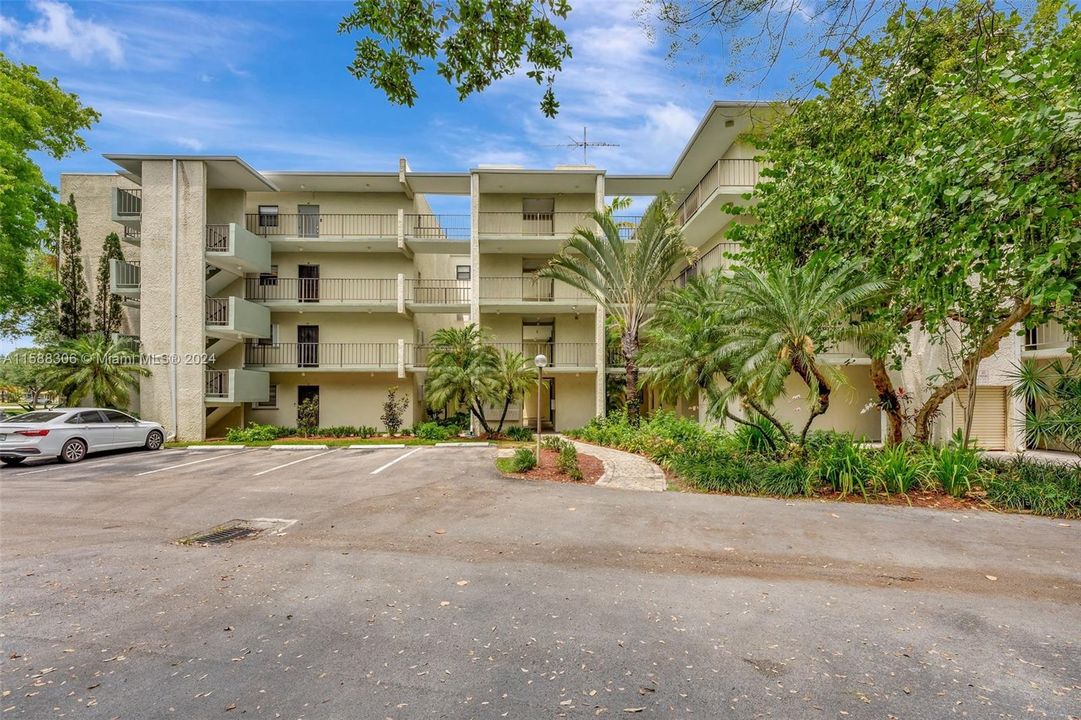 Active With Contract: $285,000 (2 beds, 2 baths, 1280 Square Feet)
