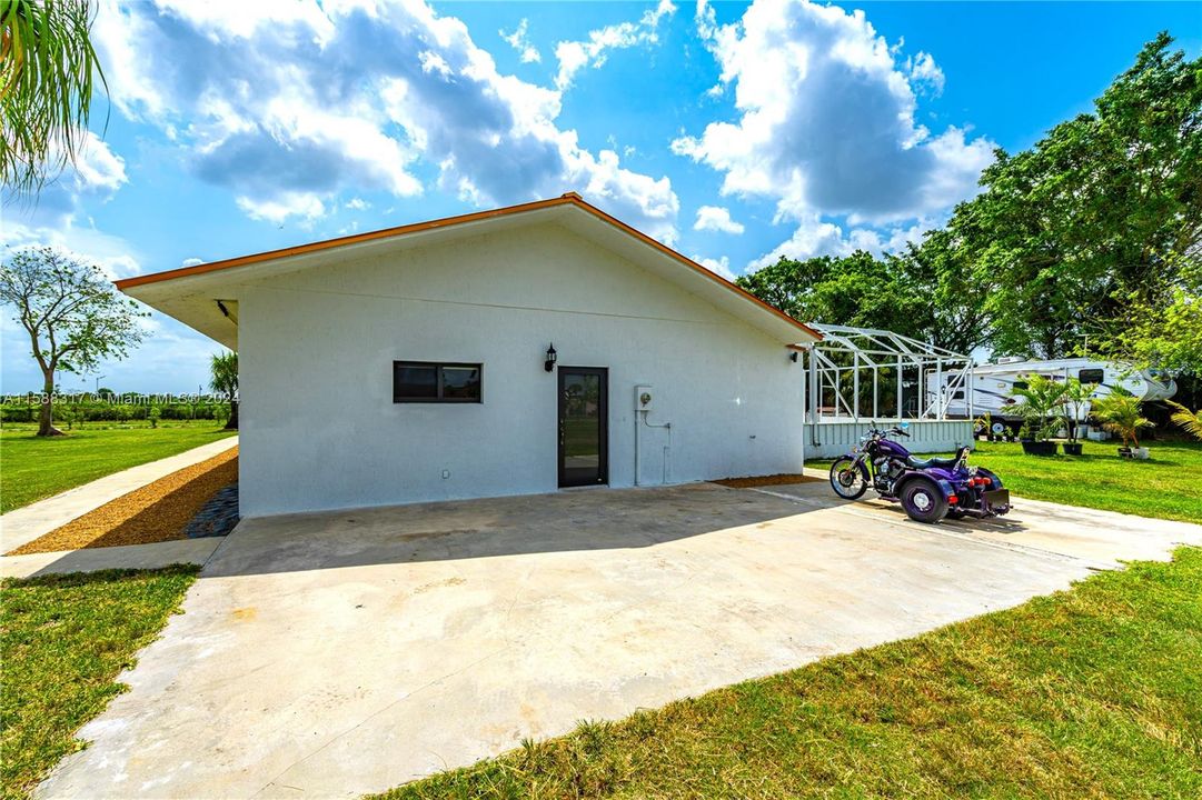 For Sale: $2,000,000 (4 beds, 3 baths, 2698 Square Feet)