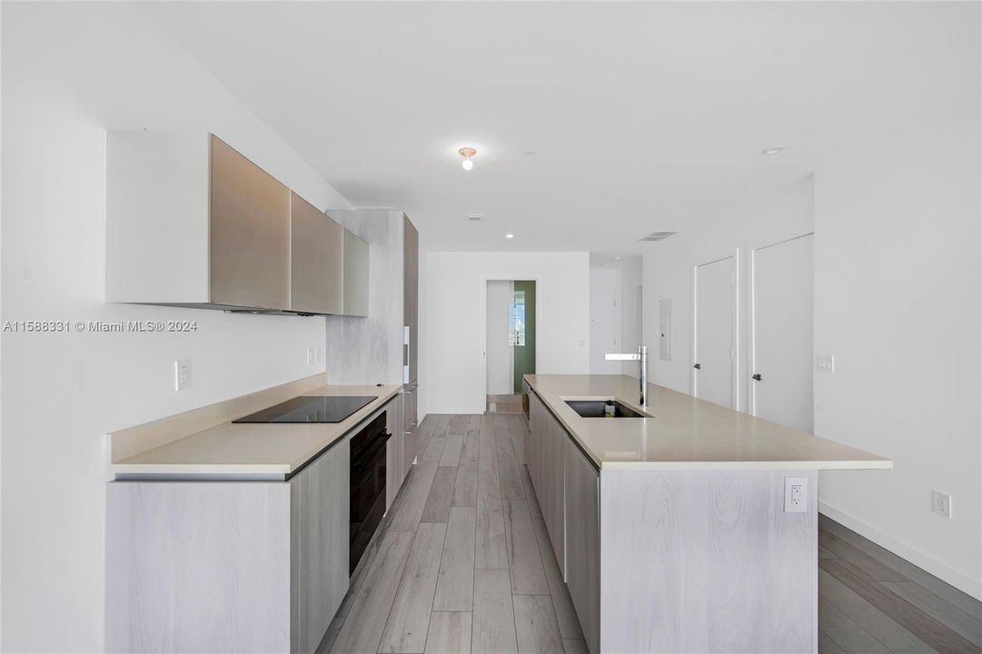 Active With Contract: $5,700 (2 beds, 3 baths, 1187 Square Feet)