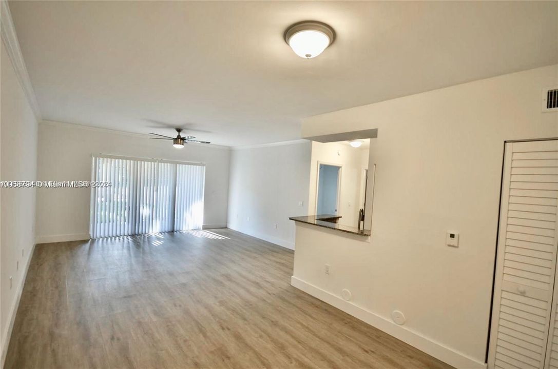 Active With Contract: $2,100 (1 beds, 1 baths, 850 Square Feet)