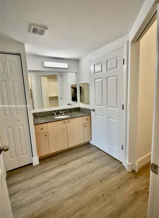 Recently Rented: $2,100 (1 beds, 1 baths, 850 Square Feet)