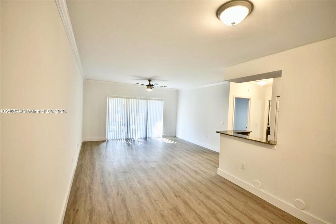 Active With Contract: $2,100 (1 beds, 1 baths, 850 Square Feet)