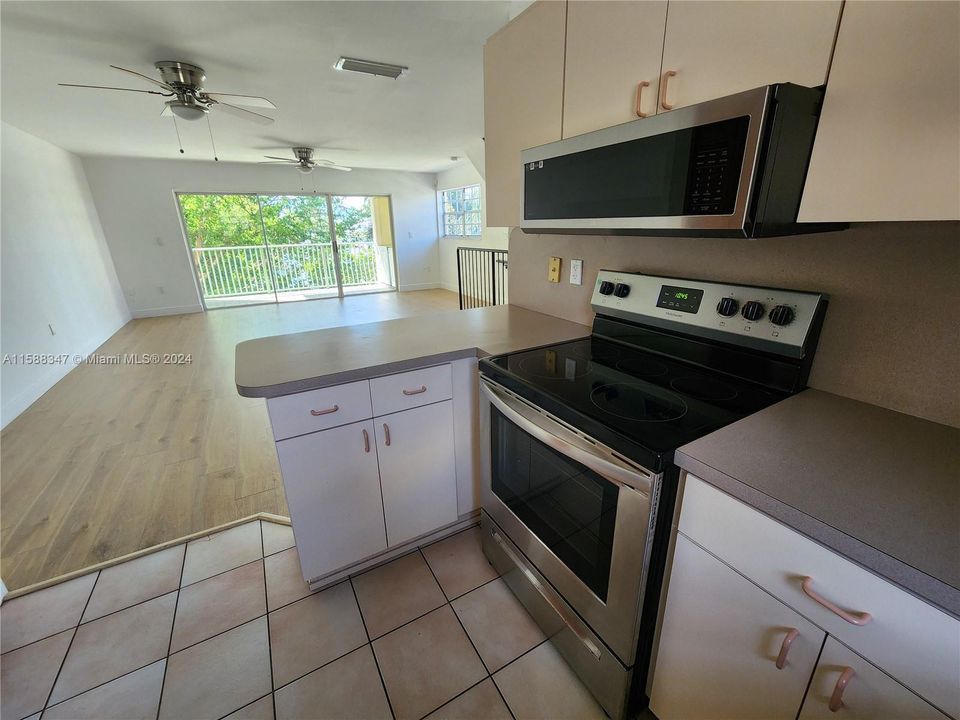 For Rent: $3,500 (2 beds, 2 baths, 1340 Square Feet)