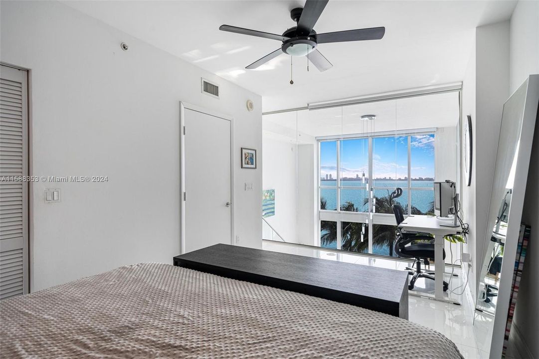 For Sale: $649,000 (1 beds, 1 baths, 974 Square Feet)