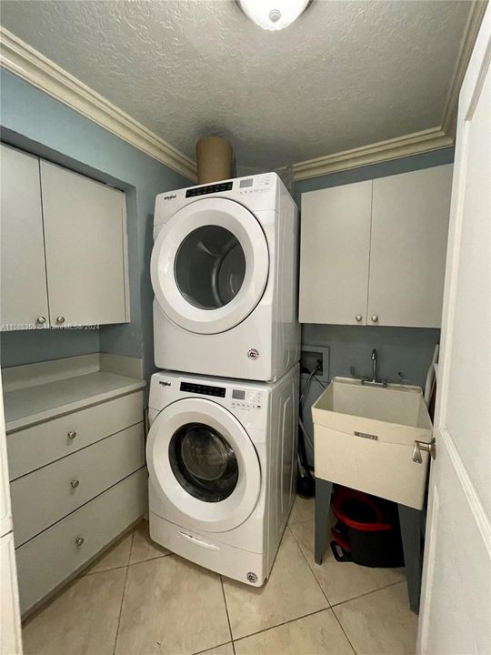 Washer/Dryer in the unit
