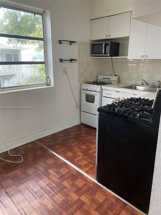 Recently Rented: $1,900 (2 beds, 2 baths, 900 Square Feet)