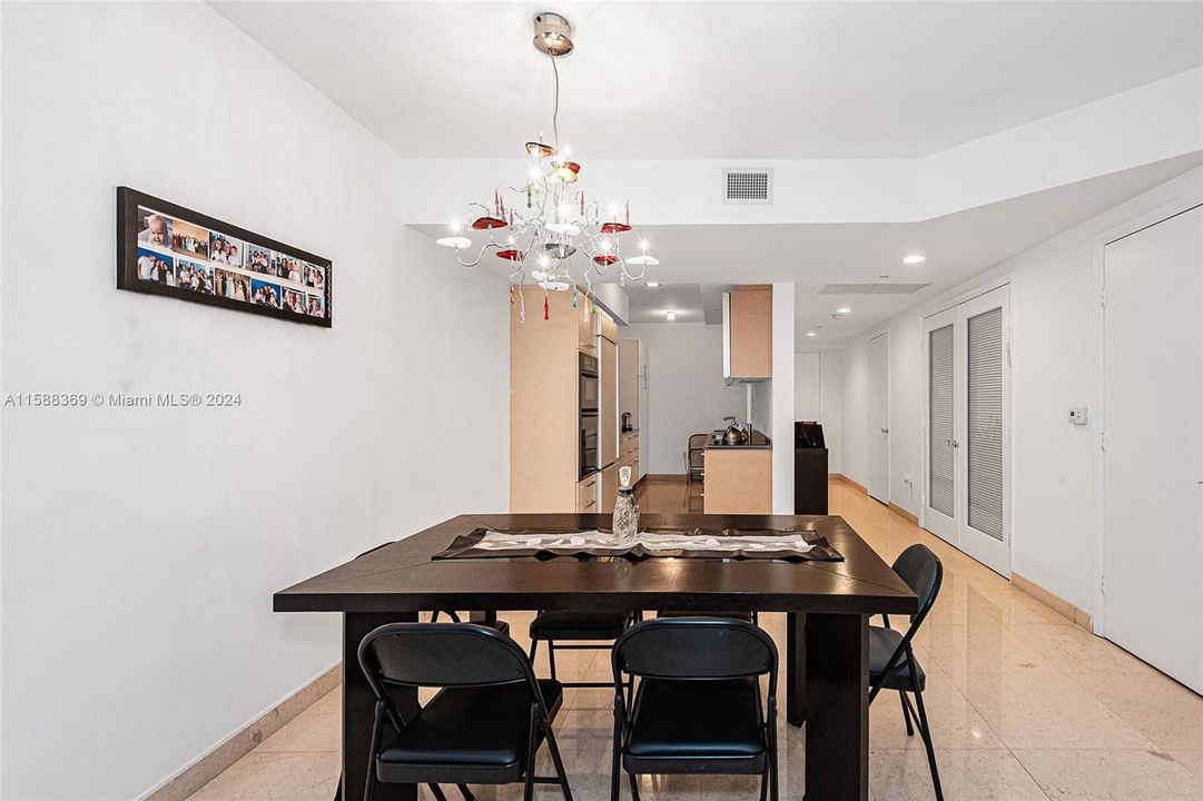 For Sale: $989,000 (3 beds, 3 baths, 1571 Square Feet)