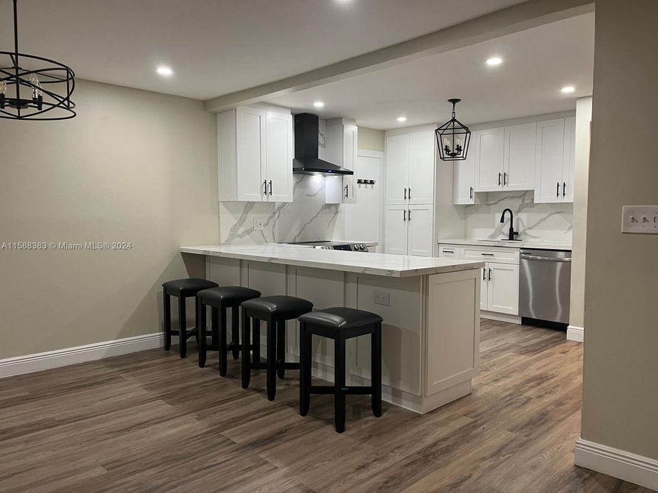 Active With Contract: $2,800 (3 beds, 2 baths, 1262 Square Feet)