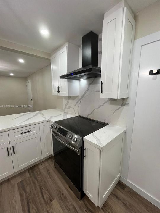 Active With Contract: $2,800 (3 beds, 2 baths, 1262 Square Feet)