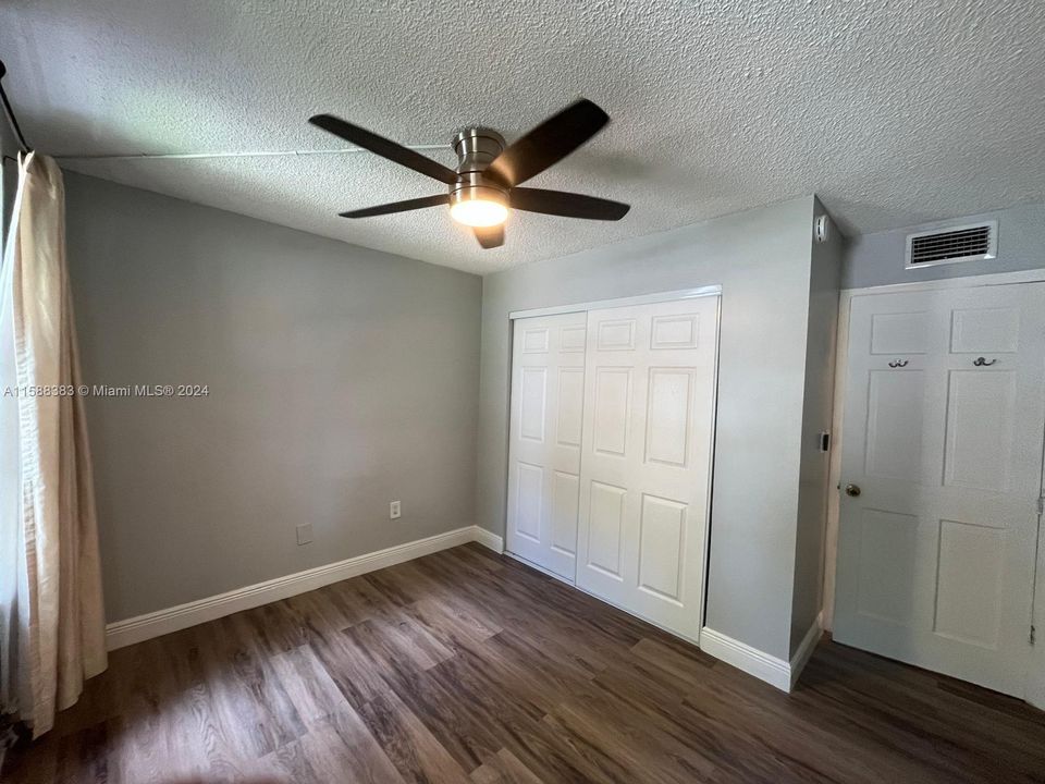 Active With Contract: $2,800 (3 beds, 2 baths, 1262 Square Feet)