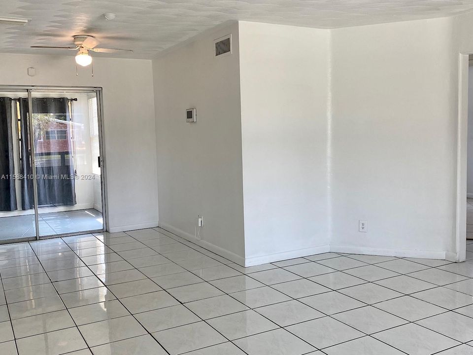 Active With Contract: $2,600 (3 beds, 2 baths, 1208 Square Feet)