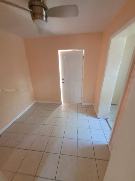 For Rent: $1,900 (1 beds, 1 baths, 1514 Square Feet)