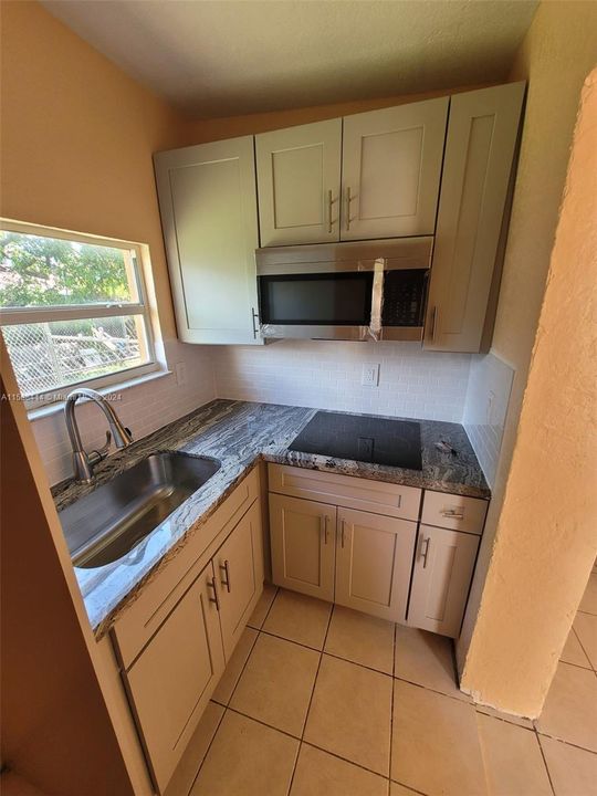 For Rent: $1,900 (1 beds, 1 baths, 1514 Square Feet)