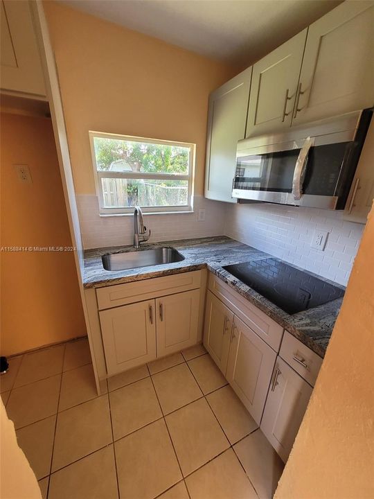 For Rent: $1,900 (1 beds, 1 baths, 1514 Square Feet)