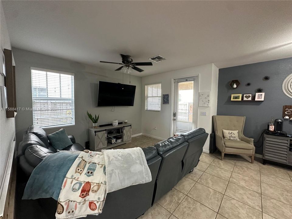 For Sale: $549,900 (3 beds, 2 baths, 2263 Square Feet)