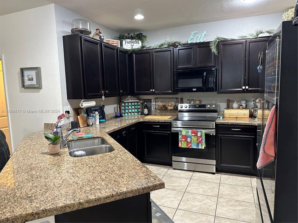 For Sale: $549,900 (3 beds, 2 baths, 2263 Square Feet)