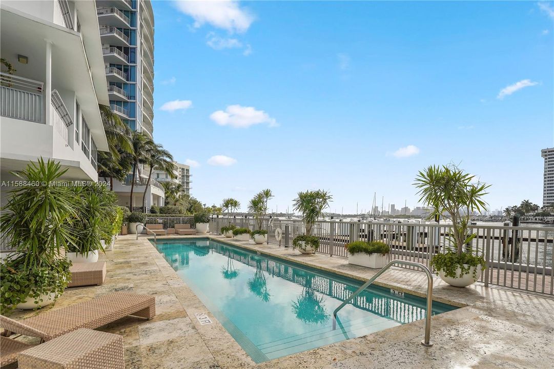 Active With Contract: $2,999,000 (3 beds, 3 baths, 1842 Square Feet)