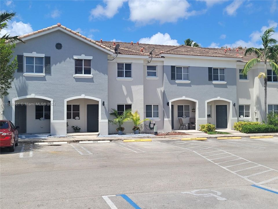 Active With Contract: $2,100 (2 beds, 2 baths, 1166 Square Feet)