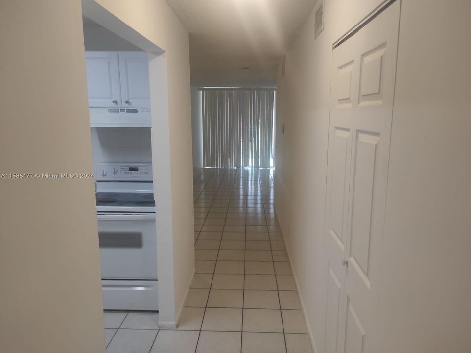 Recently Rented: $1,700 (2 beds, 2 baths, 950 Square Feet)