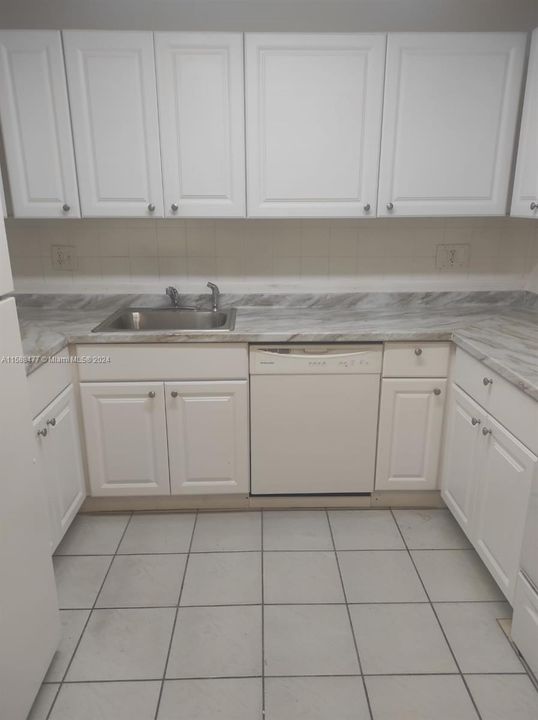 Recently Rented: $1,700 (2 beds, 2 baths, 950 Square Feet)