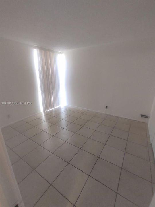 Recently Rented: $1,700 (2 beds, 2 baths, 950 Square Feet)